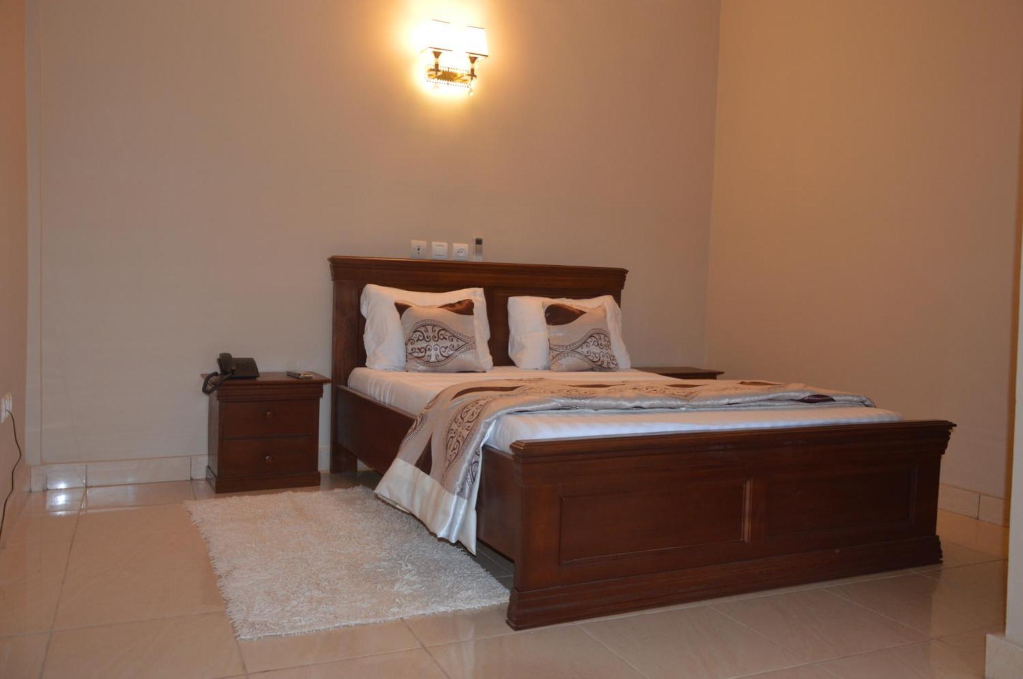 Nikita Hotel Yaoundé Buitenkant foto