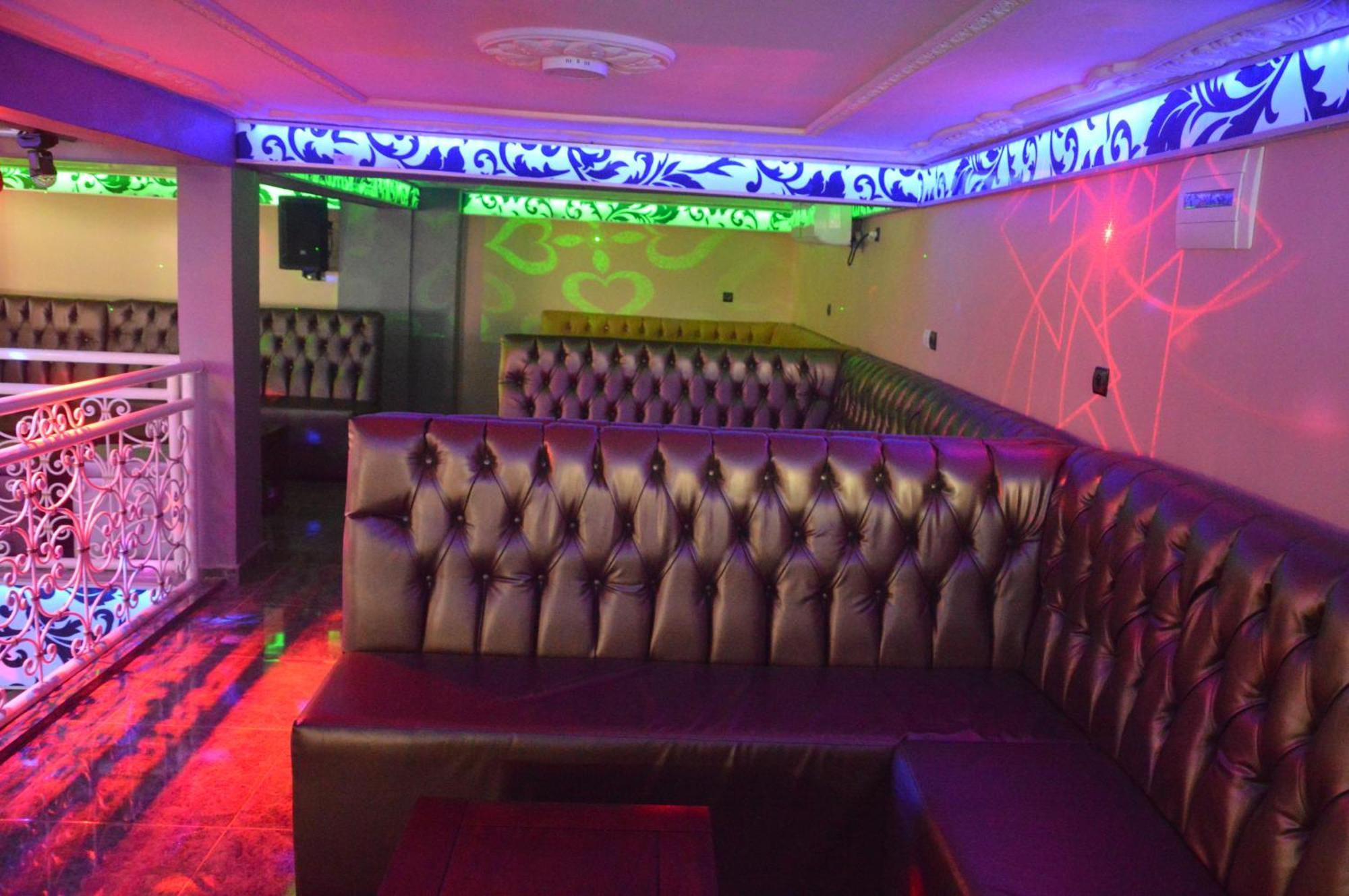 Nikita Hotel Yaoundé Buitenkant foto