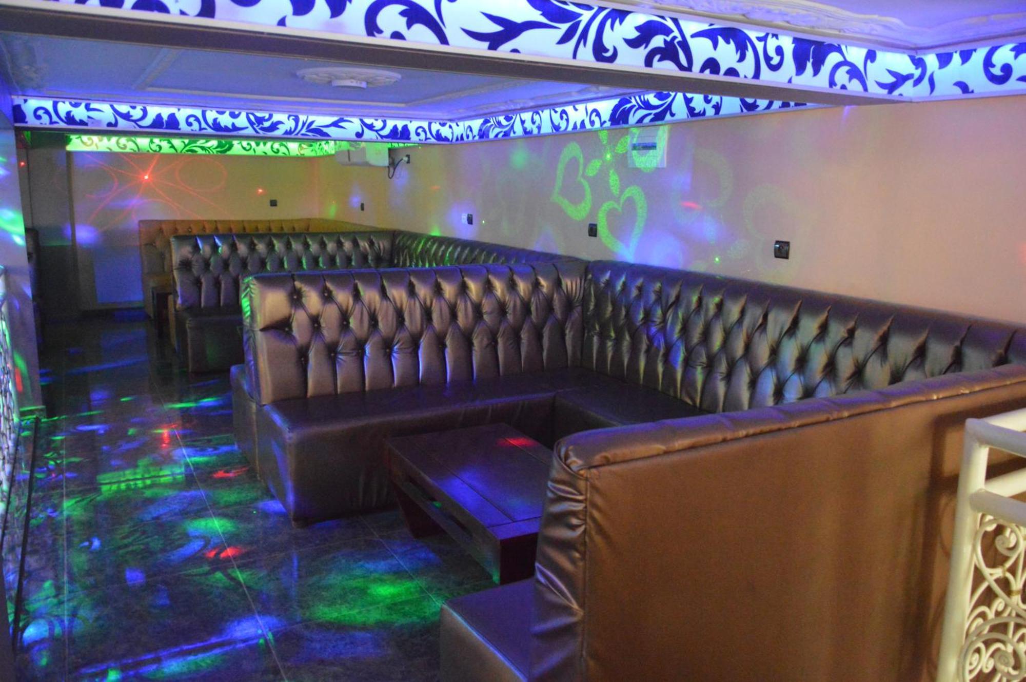 Nikita Hotel Yaoundé Buitenkant foto