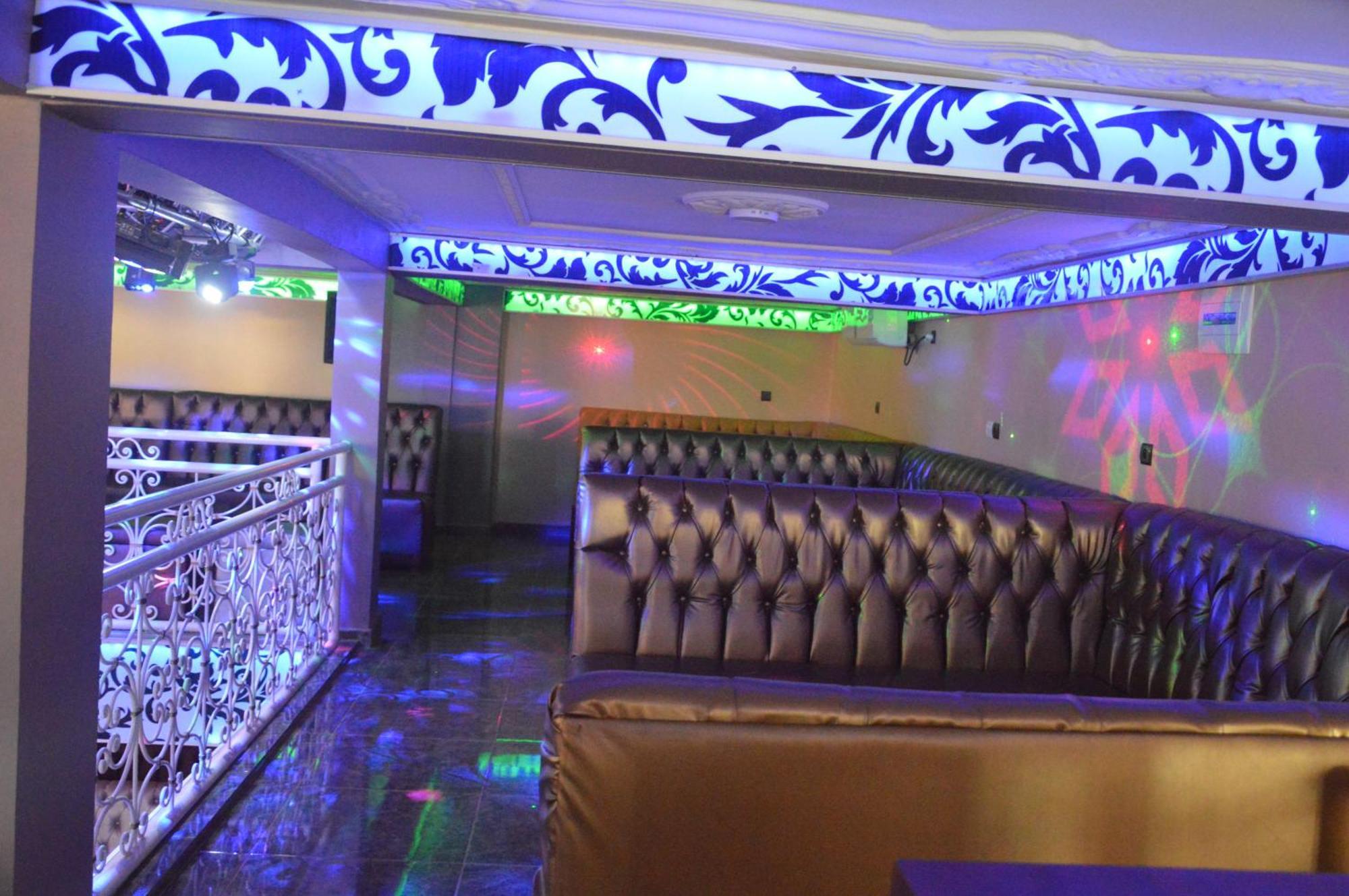 Nikita Hotel Yaoundé Buitenkant foto