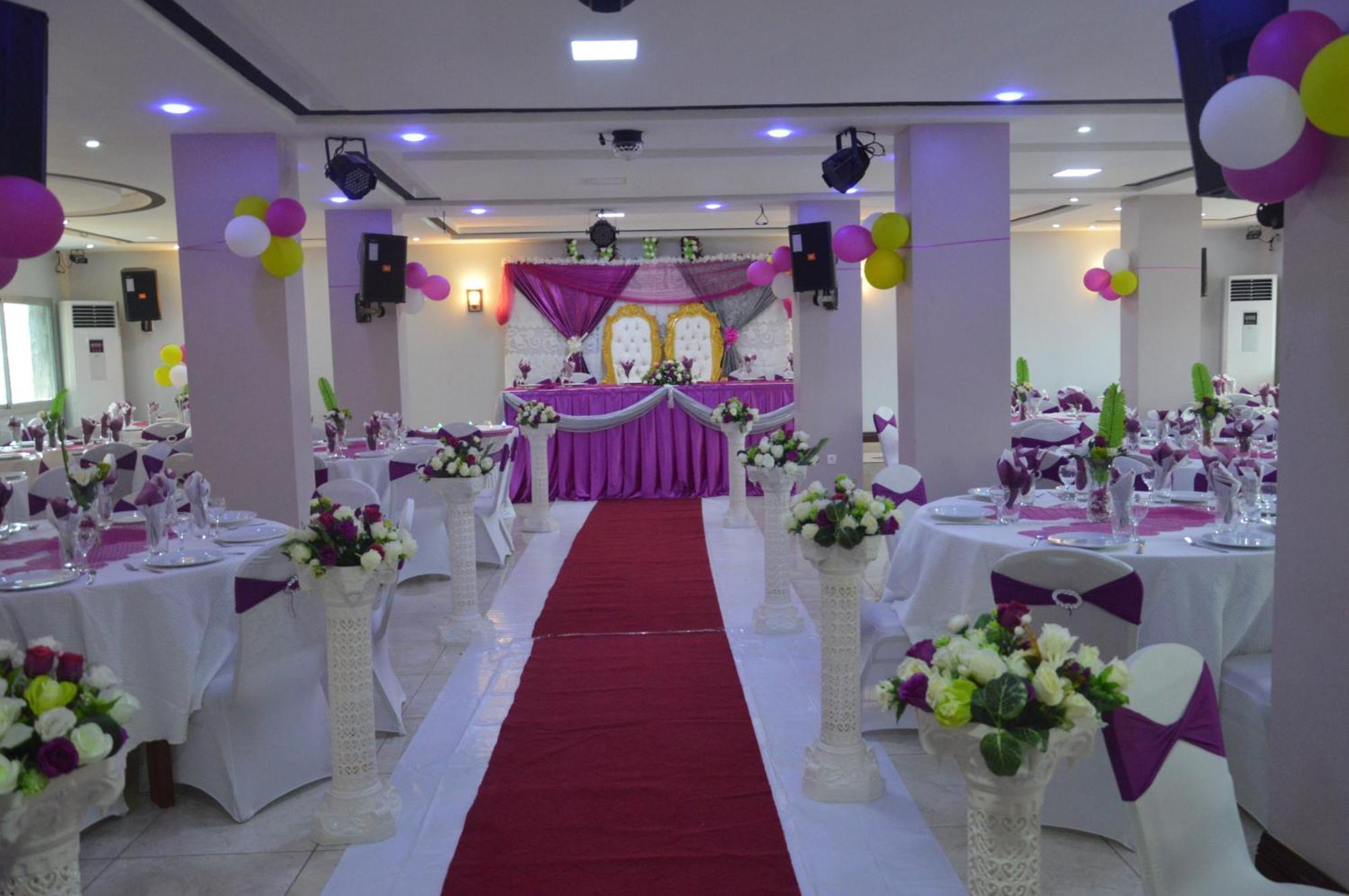Nikita Hotel Yaoundé Buitenkant foto