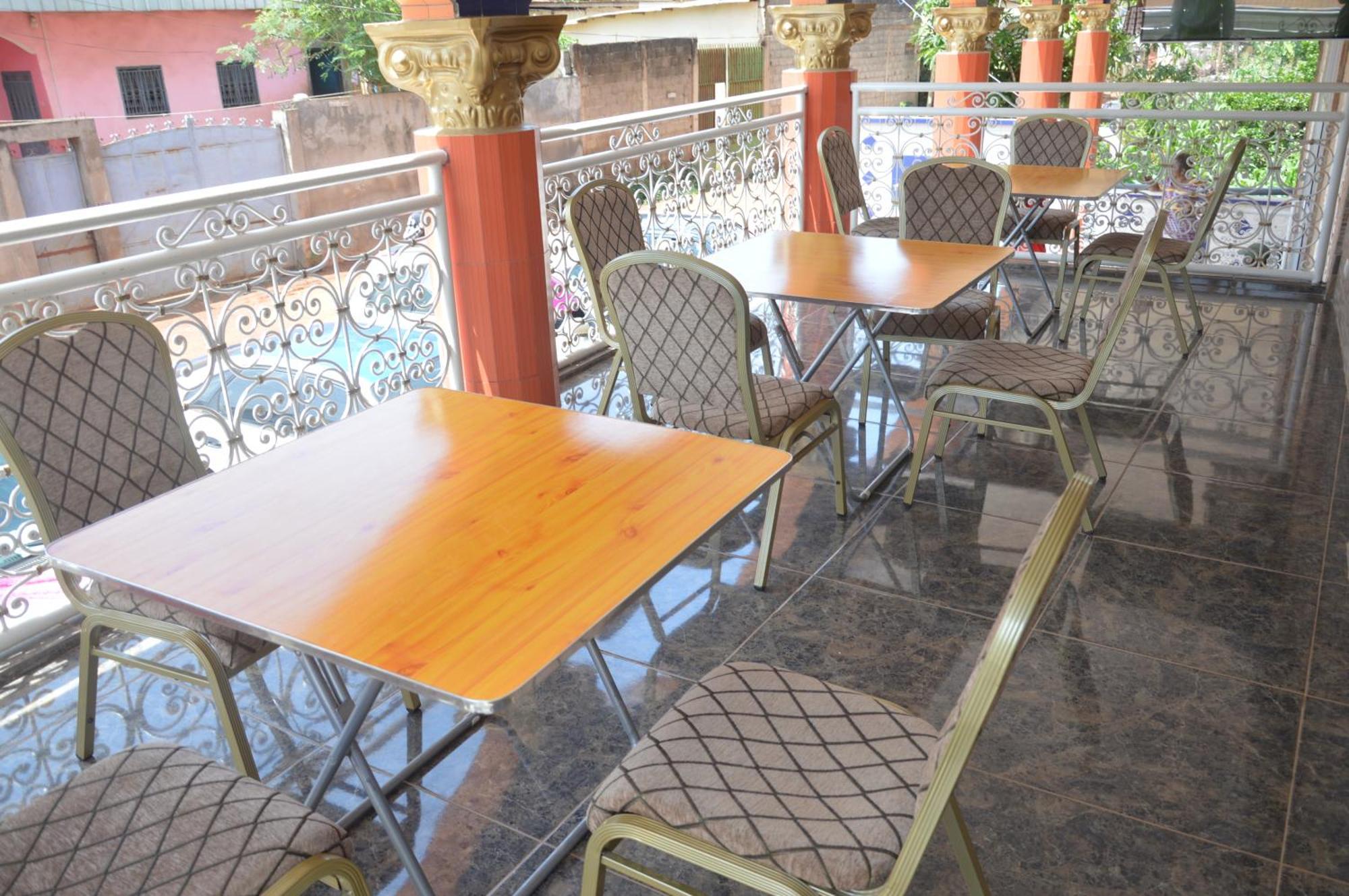Nikita Hotel Yaoundé Buitenkant foto