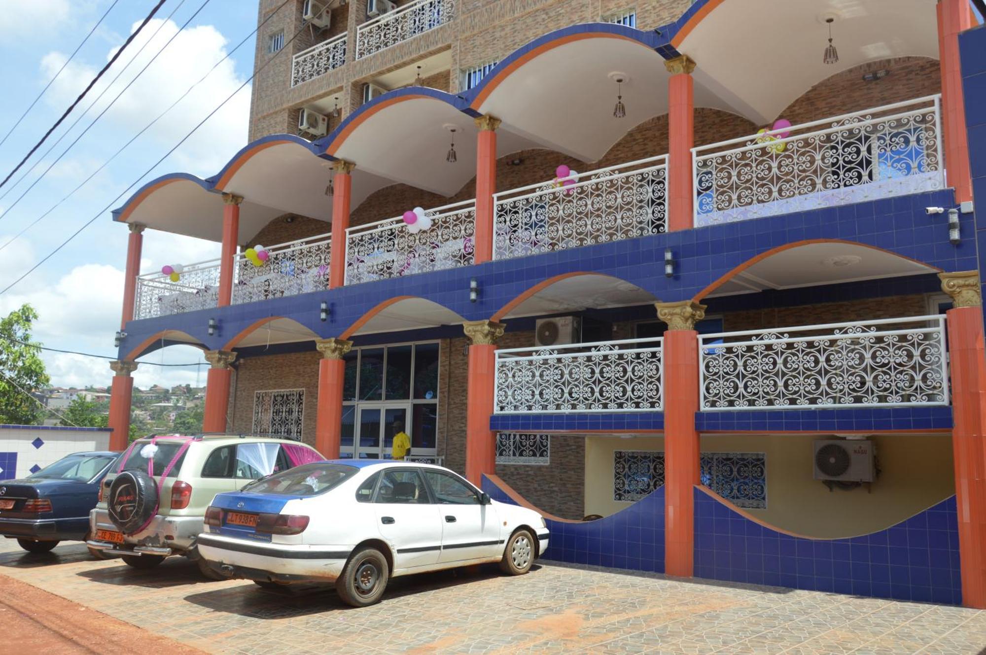 Nikita Hotel Yaoundé Buitenkant foto
